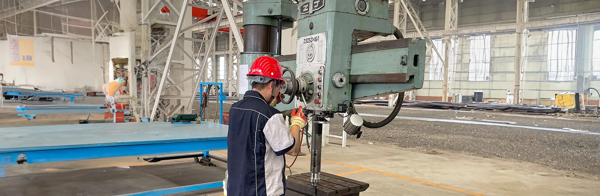 Radial drilling machine